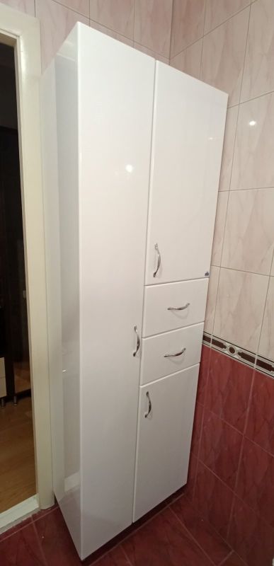 Комплект меблів для ванної кімнати Базис 60 з умивальником Проксі 60 (KOLO) з дзеркалом Базис 60 і пеналом Базис 60 ПІК без кошика